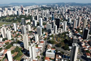Vista aérea de região urbana para conteúdo sobre funerária 24h no ABC Paulista.