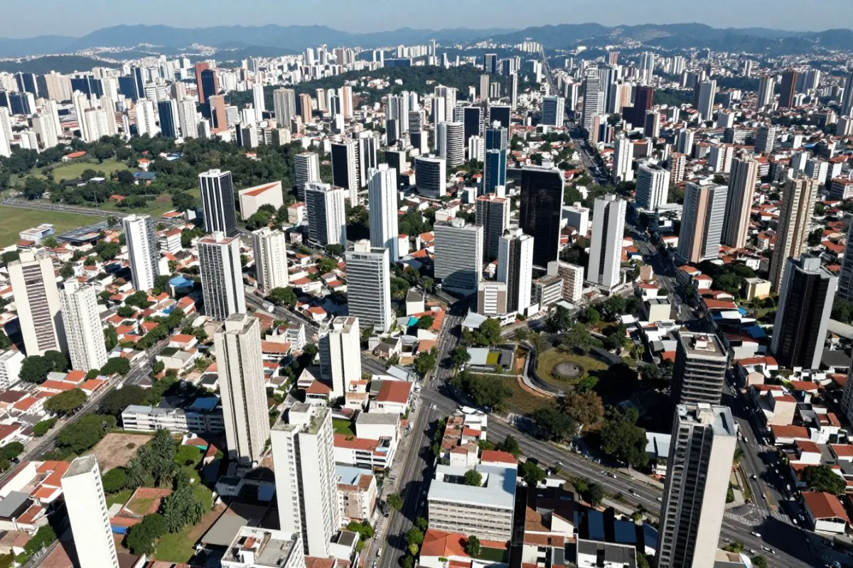 Vista aérea de região urbana para conteúdo sobre funerária 24h no ABC Paulista.